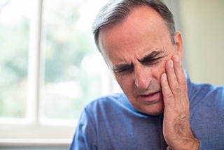 Man with toothache in McKinney wonders if he should see his dentist